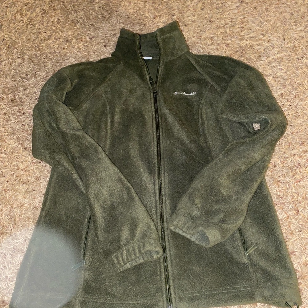 Columbia fleece jacket with zippered pockets